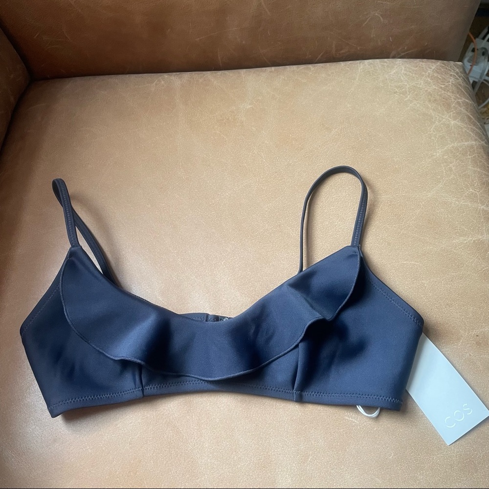 NWT COS navy ruffle swim bikini top triangle swimsuit summer 👙